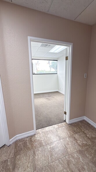 More Photos Of 623-629 N Main St, Orange Office For Lease