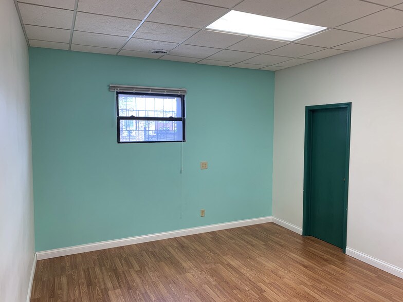 More Photos Of 3433-3439 N Sheffield Ave, Chicago Storefront Retail Residential For Lease