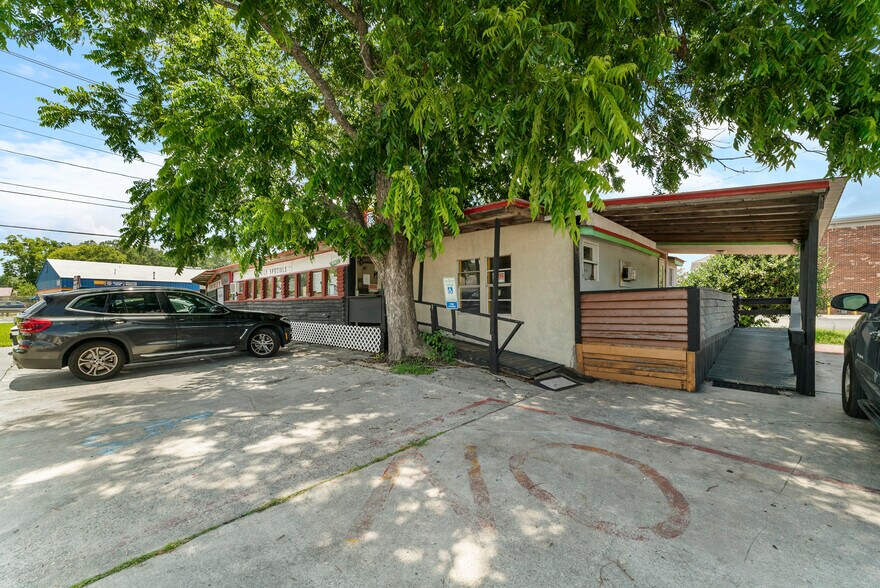 More Photos Of 4118 Augusta Rd, Savannah Freestanding For Sale