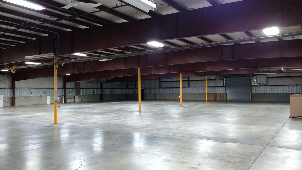 More Photos Of 1037 Powers Rd, Conklin Distribution For Lease