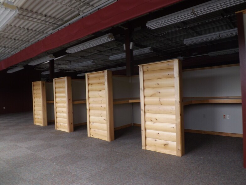 More Photos Of 700 Hepburn St, Milton Showroom For Lease