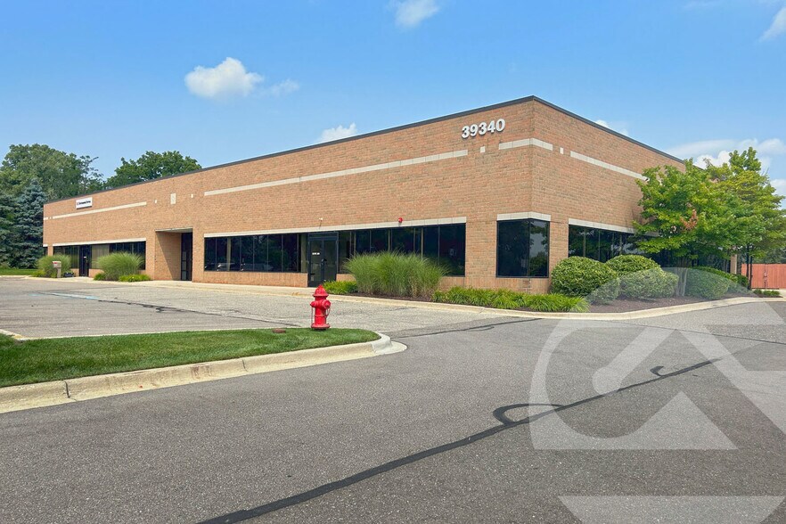More Photos Of 39340 Country Club Dr, Farmington Hills Light Manufacturing For Lease