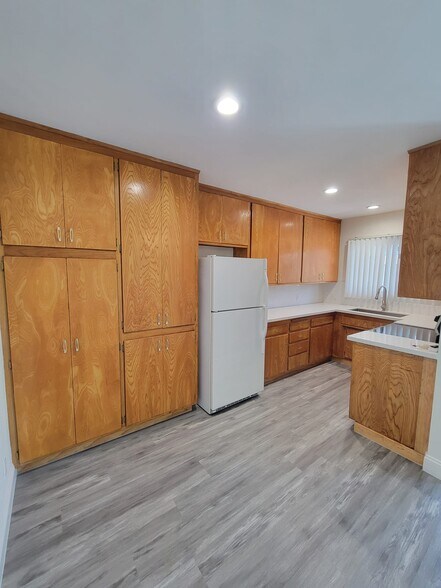 More Photos Of 14525 Albers St, Sherman Oaks Apartments For Sale