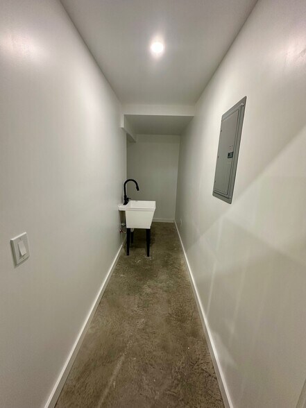 More Photos Of 10020 Darden Hill Rd, Austin Light Distribution For Sale