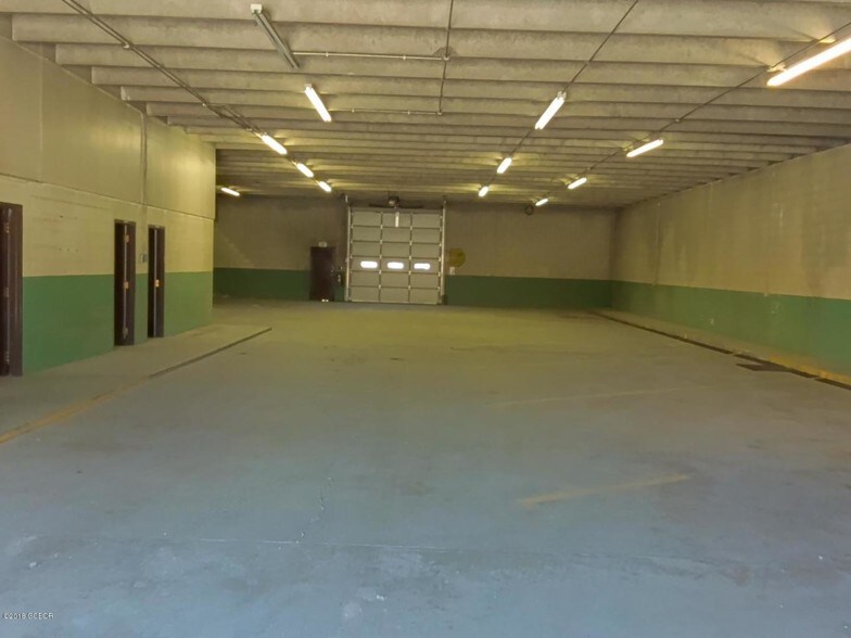 More Photos Of 172 N 2nd St, Granby Warehouse For Sale