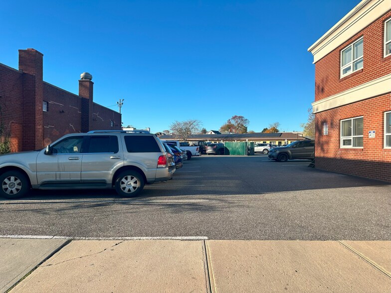 More Photos Of 15-17 Oak St, Patchogue Office Residential For Sale