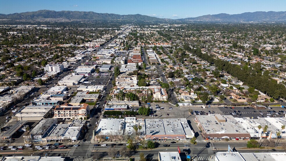 More Photos Of 18407 Sherman Way, Reseda Office For Sale