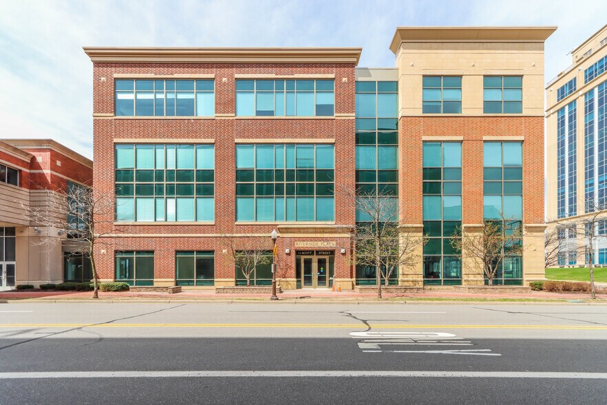 More Photos Of 11 Scott St, Wausau Office For Lease