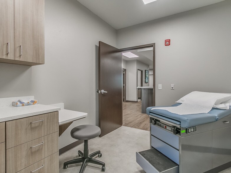 More Photos Of 608 Liberty Ln, Edmond Healthcare For Lease