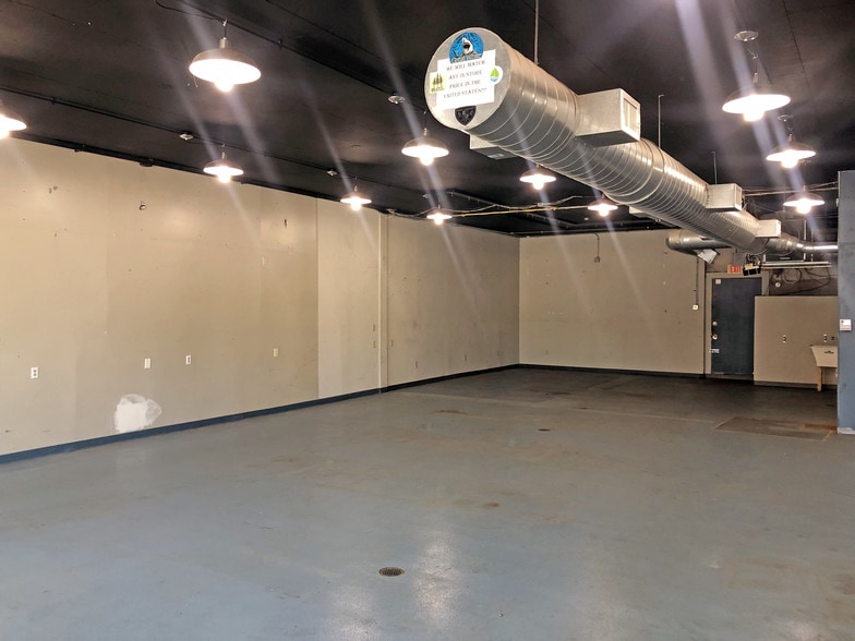 More Photos Of 885 Second St, Manchester Freestanding For Lease