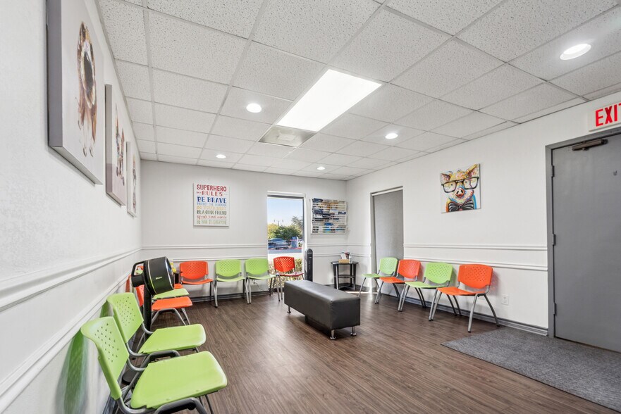 More Photos Of 541 W Main St, Lewisville Medical For Sale