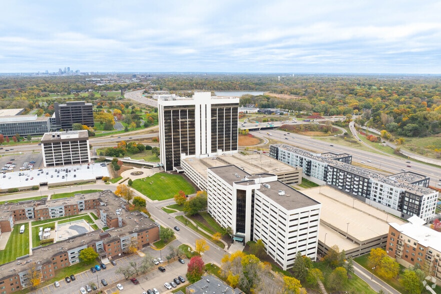 More Photos Of 435 Ford Rd, Saint Louis Park Office For Sale