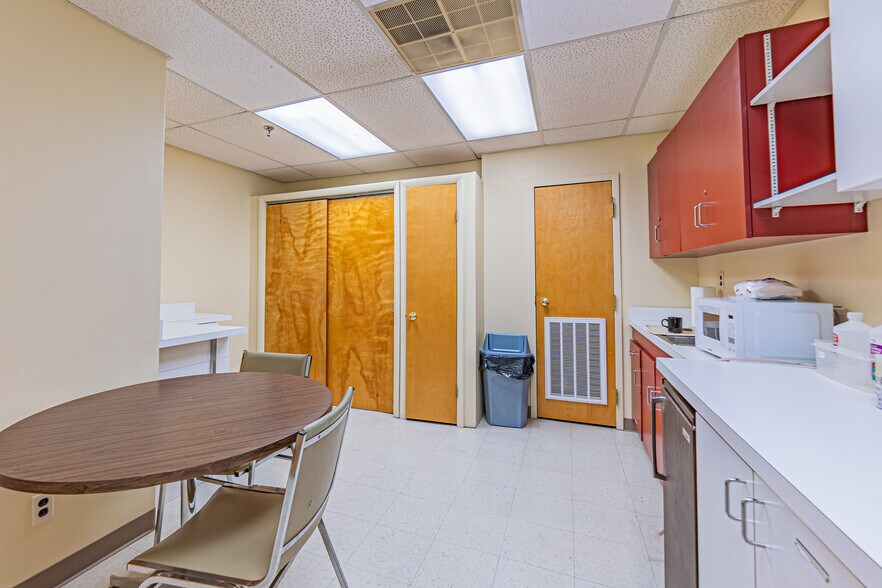 More Photos Of 35-37 Progress St, Edison Medical For Sale