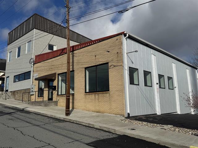 More Photos Of 205 10th St, Fairmont Light Manufacturing For Sale