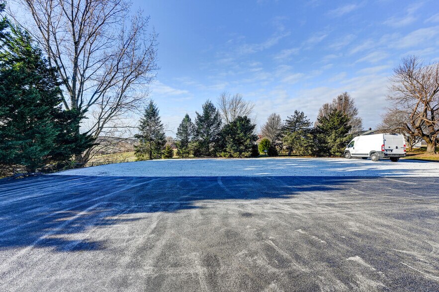 More Photos Of 1482 Seven Valleys Rd, York Flex For Sale