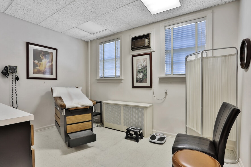 More Photos Of 227 Hamburg Tpke, Pompton Lakes Medical For Lease