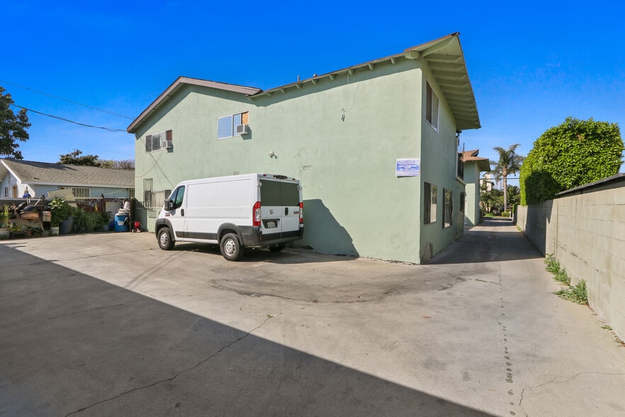 More Photos Of 6048 King Ave, Maywood Apartments For Sale