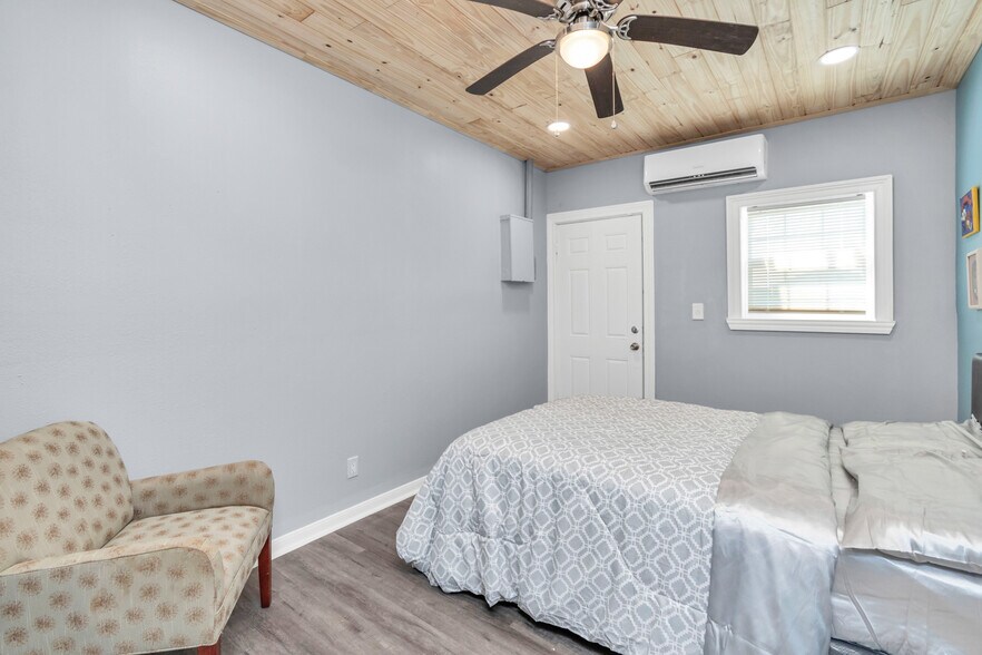 More Photos Of 915 8th St, Galveston Apartments For Sale