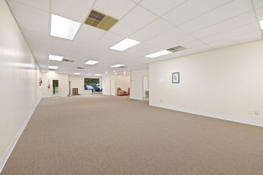 More Photos Of 323 Gonic Rd, Rochester Storefront Retail Office For Lease