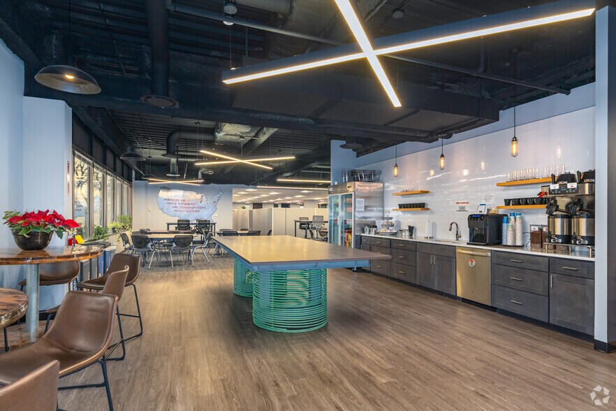 More Photos Of 1111 E Touhy Ave, Des Plaines Office For Lease