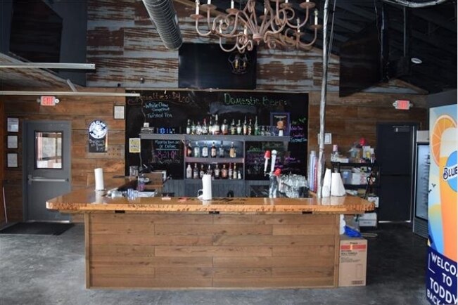 More Photos Of 26192 NE Neosho Rd, Garnett Restaurant For Lease