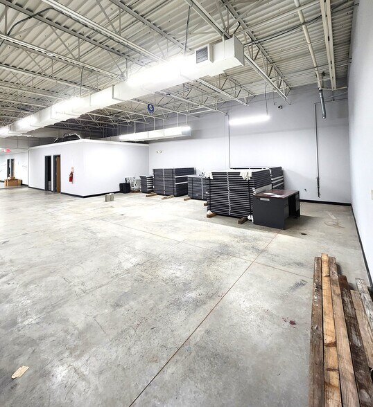 More Photos Of 2725 Tracy Rd, Northwood Light Manufacturing For Lease