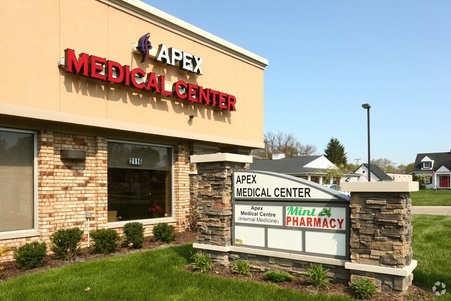 More Photos Of 2066-2118 S Wayne Rd, Westland Medical For Lease