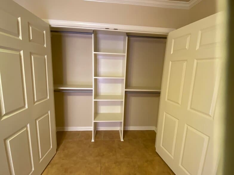 More Photos Of 3005 Lake Villa Dr, Metairie Apartments For Sale