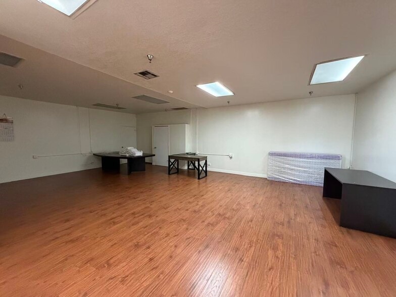 More Photos Of 6557 Flotilla St, Commerce Manufacturing For Lease