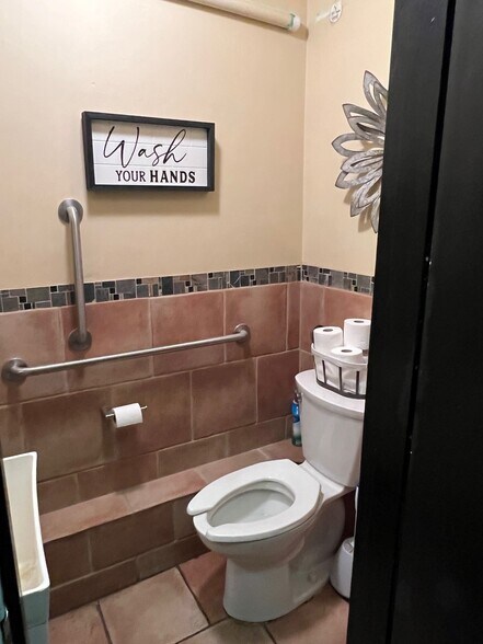 More Photos Of 344-348 Beaver St, Sewickley Storefront For Lease