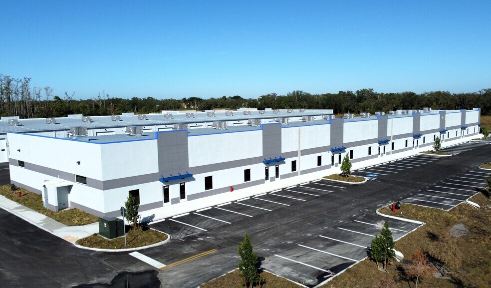 More Photos Of 16101 Lee Rd, Fort Myers Unknown For Lease