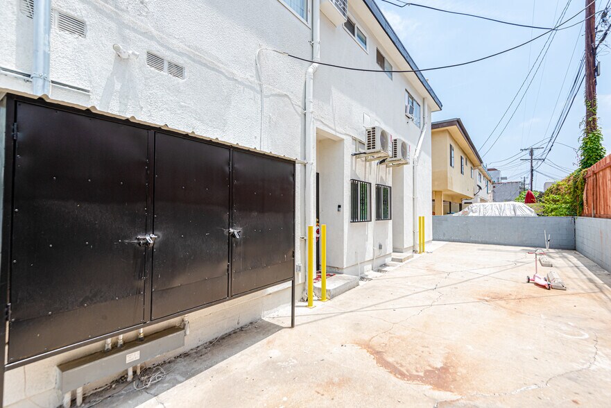 More Photos Of 4546 W 17th St, Los Angeles Apartments For Sale