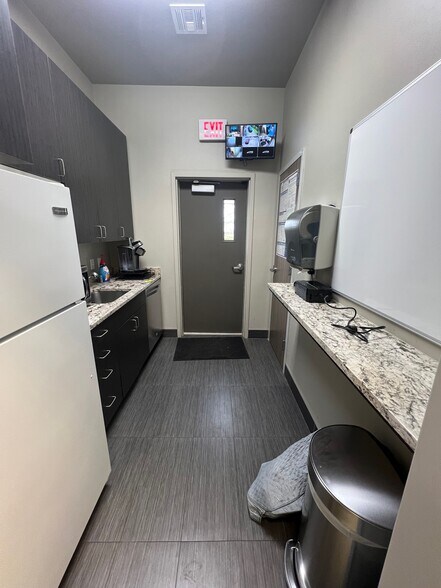 More Photos Of 1621 S Midtown Pl, Oklahoma City Medical For Sale