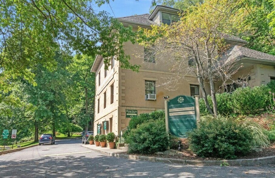 More Photos Of 29 Haines Rd, Bedford Hills Loft Creative Space For Lease