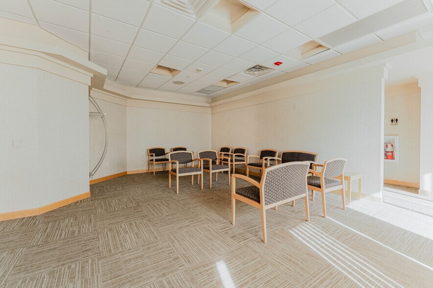 More Photos Of 1875 West Pointe Dr, Oshkosh Medical For Sale