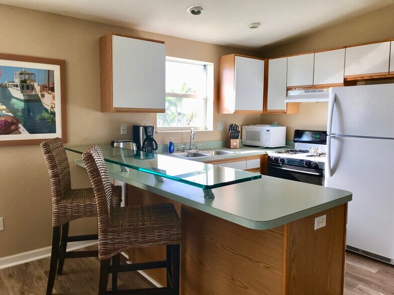 More Photos Of 21544 Overseas Hwy, Cudjoe Key Hotel For Sale