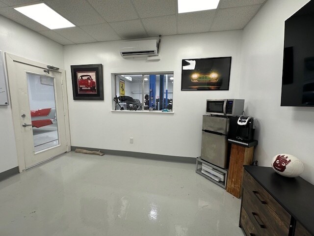 More Photos Of 5629 Star Ln, Houston Service For Lease