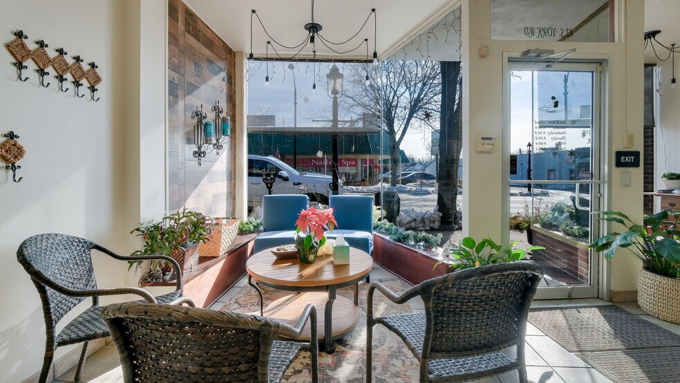 More Photos Of 42 S York Rd, Hatboro Storefront For Sale