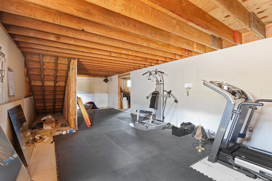 More Photos Of 5565 NE Stephens St, Winchester Auto Repair For Sale