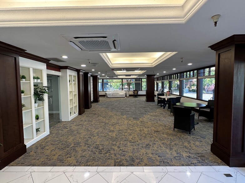 Primary Photo Of 2701 Capitol Ave, Sacramento Apartments For Lease