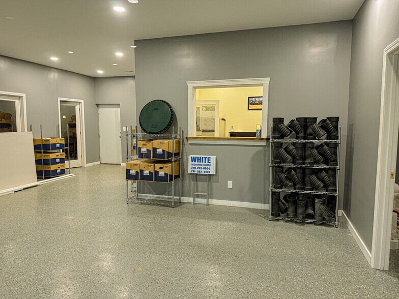 More Photos Of 5050 US-79, Paris Warehouse For Sale