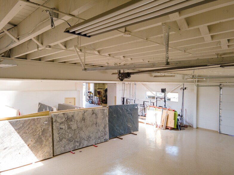 More Photos Of 1628 Rand Rd, Des Plaines Showroom For Sale