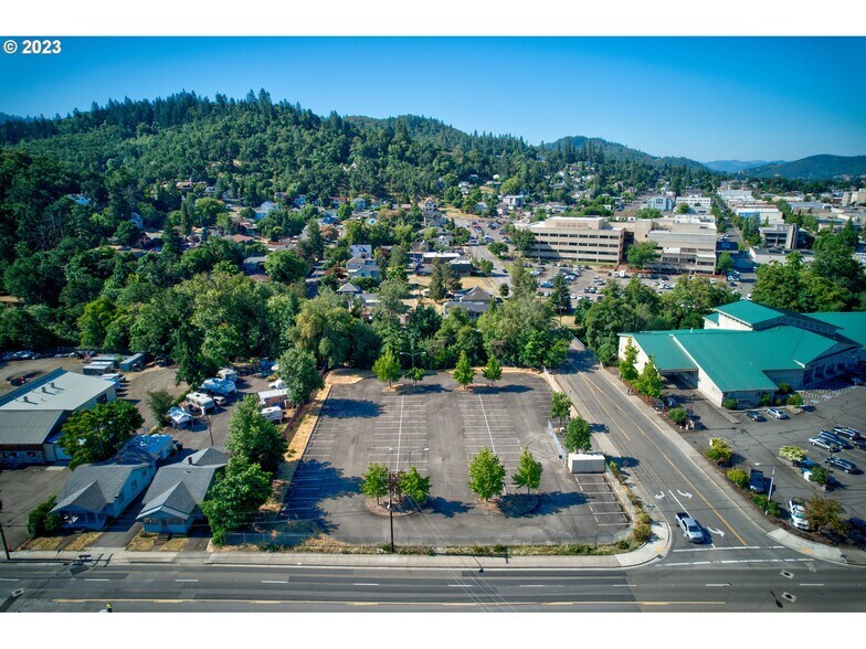 Primary Photo Of 0 DIAMOND LAKE blvd, Roseburg Land For Sale