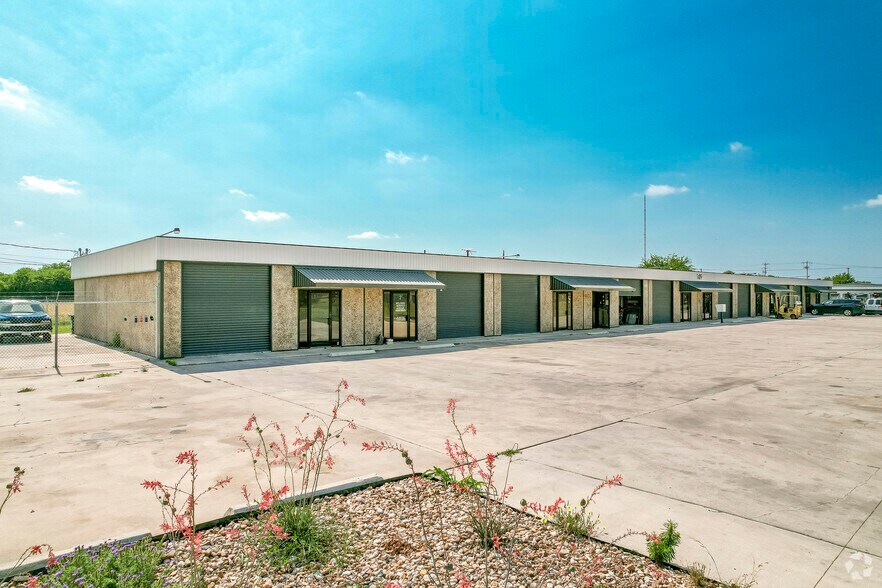 Primary Photo Of 1419 Fleming Dr, Seguin Self Storage For Sale