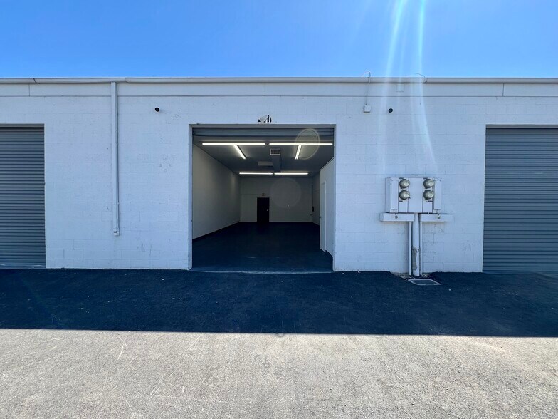 More Photos Of 3111 S Valley View Blvd, Las Vegas Light Manufacturing For Lease
