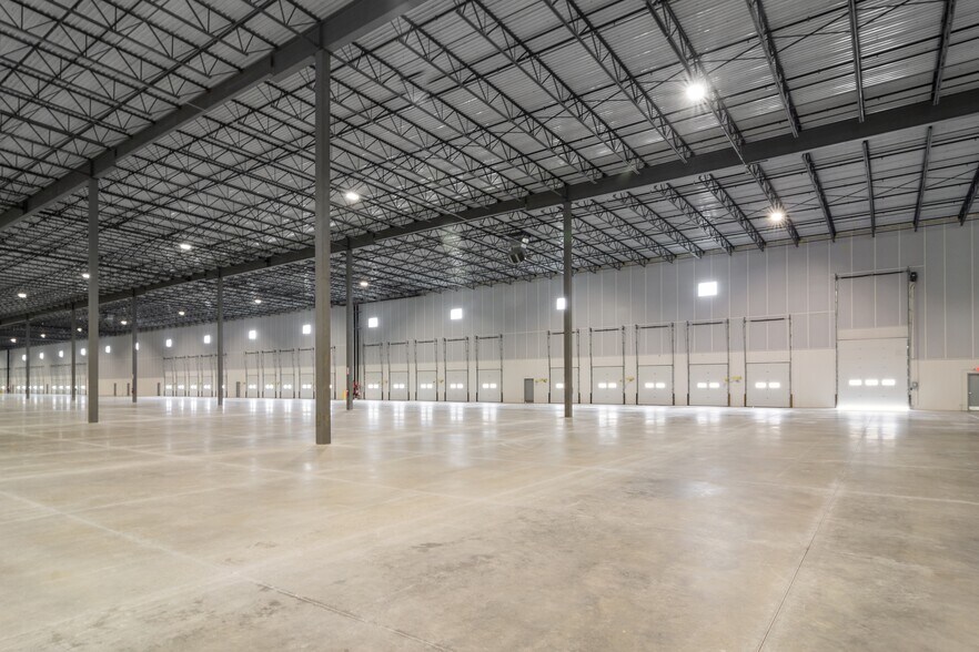 More Photos Of I-71 & I-76 Hwy, Burbank Industrial For Lease