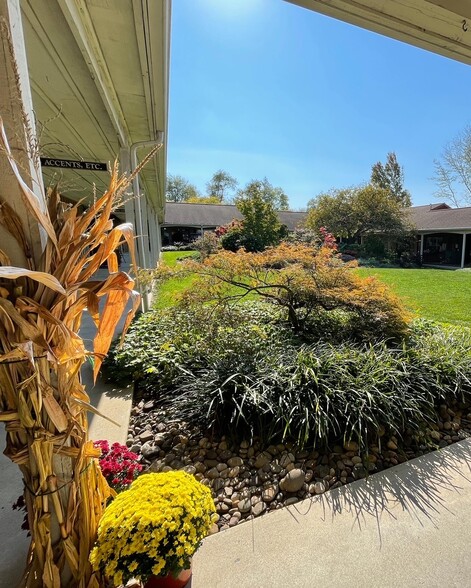 More Photos Of 2 E 28th Division Hwy, Lititz Storefront Retail Office For Lease