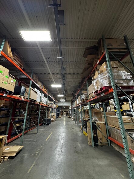 More Photos Of 15135 Hamilton Ave, Highland Park Warehouse For Lease