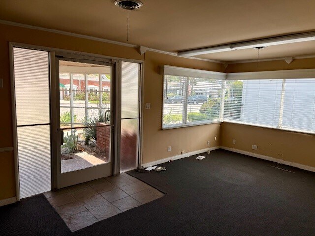 More Photos Of 10730 Riverside Dr, Toluca Lake Medical For Sale