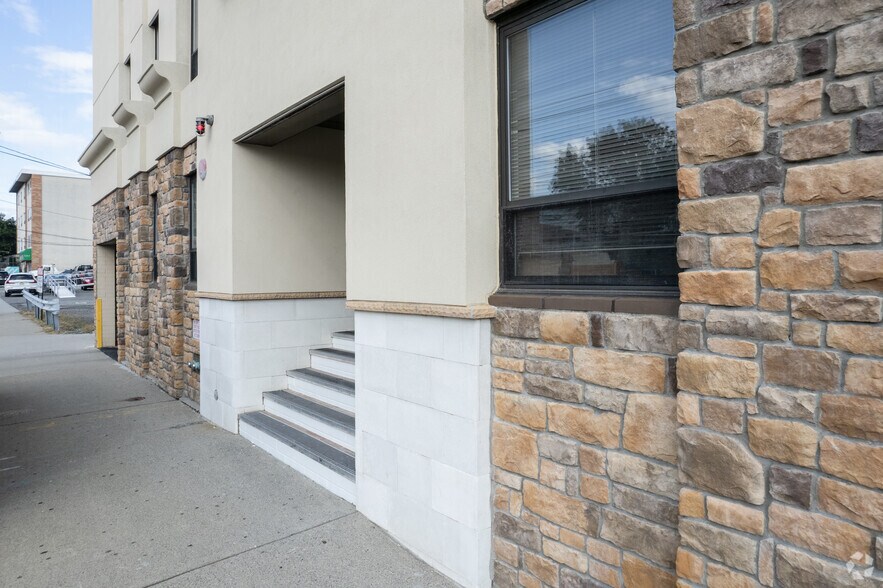 More Photos Of 2460 Lemoine Ave, Fort Lee Office For Lease